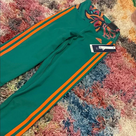 🦜🌹🦜 • 🫦 Farm Rio x Adidas x Color Yo’ World… Vibes